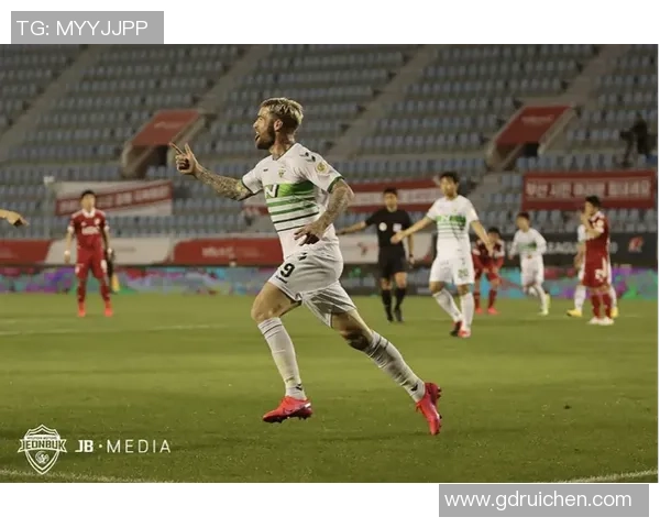 罗姆内与沃恩的精彩对决分析及比赛前瞻展望